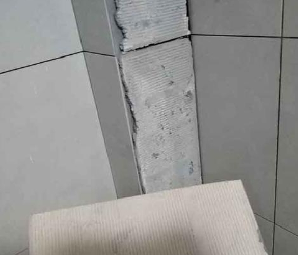 兴隆台瓷砖空鼓维修公司分享下厨房瓷砖脱落的补救措施。